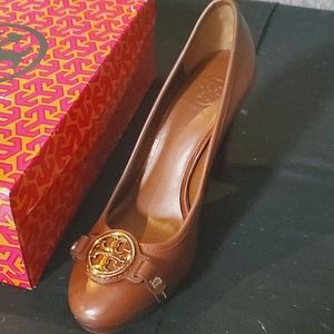 3.5" brown heels